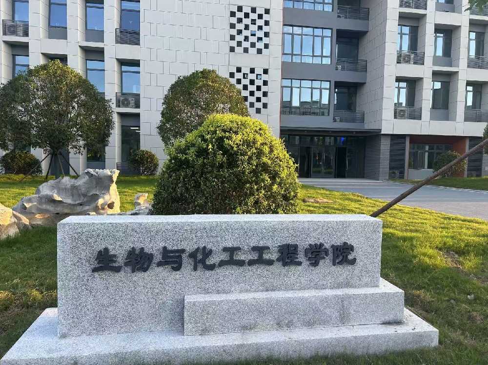 古蔺县扬州职业大学体育场高杆灯项目